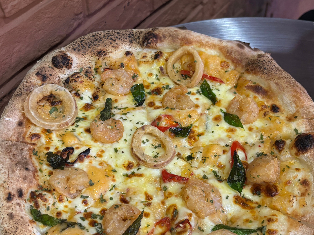 Byond Walls Pizza Bar & Cafe