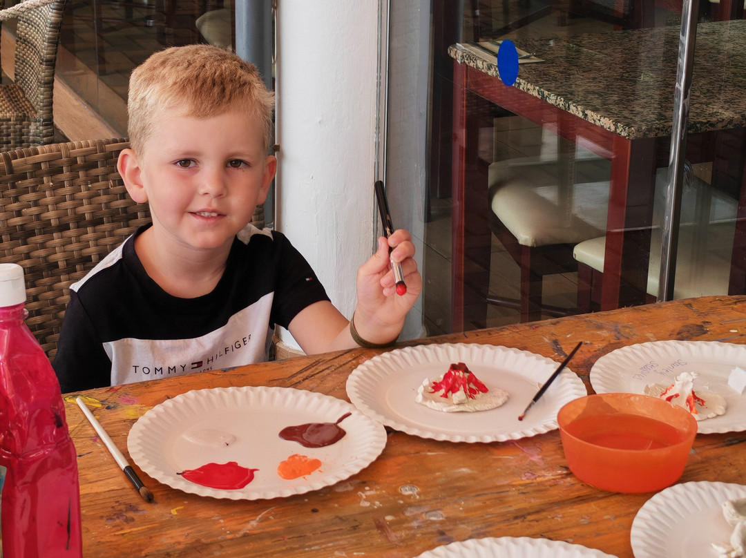 HL里奥白色海滩酒店主图