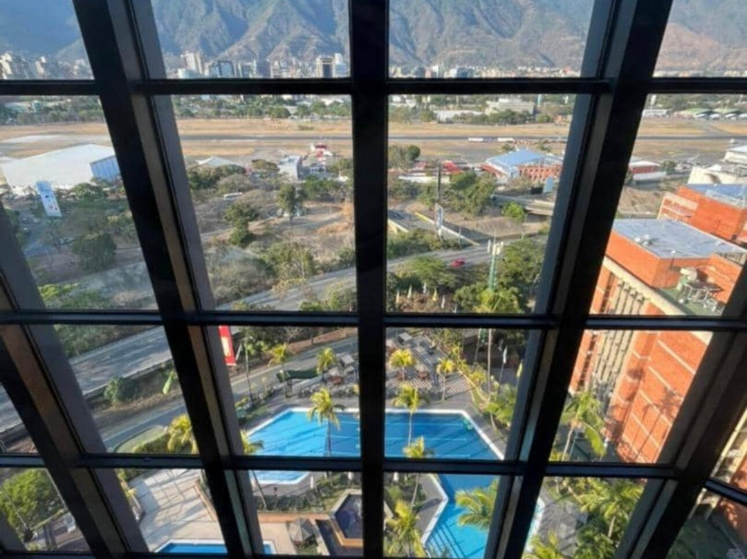 加拉加斯尤罗比尔丁套房酒店主图