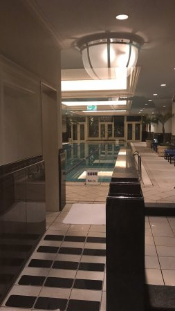 大阪丽思卡尔顿酒店主图