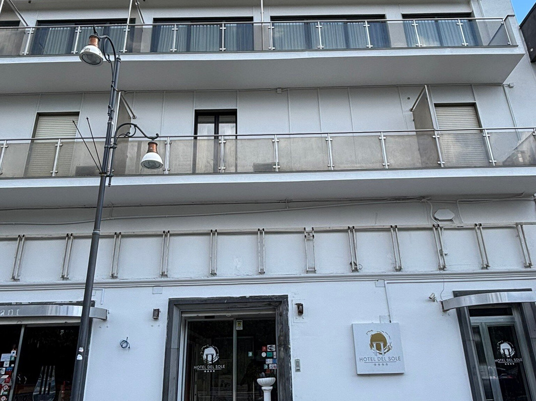 太阳酒店主图