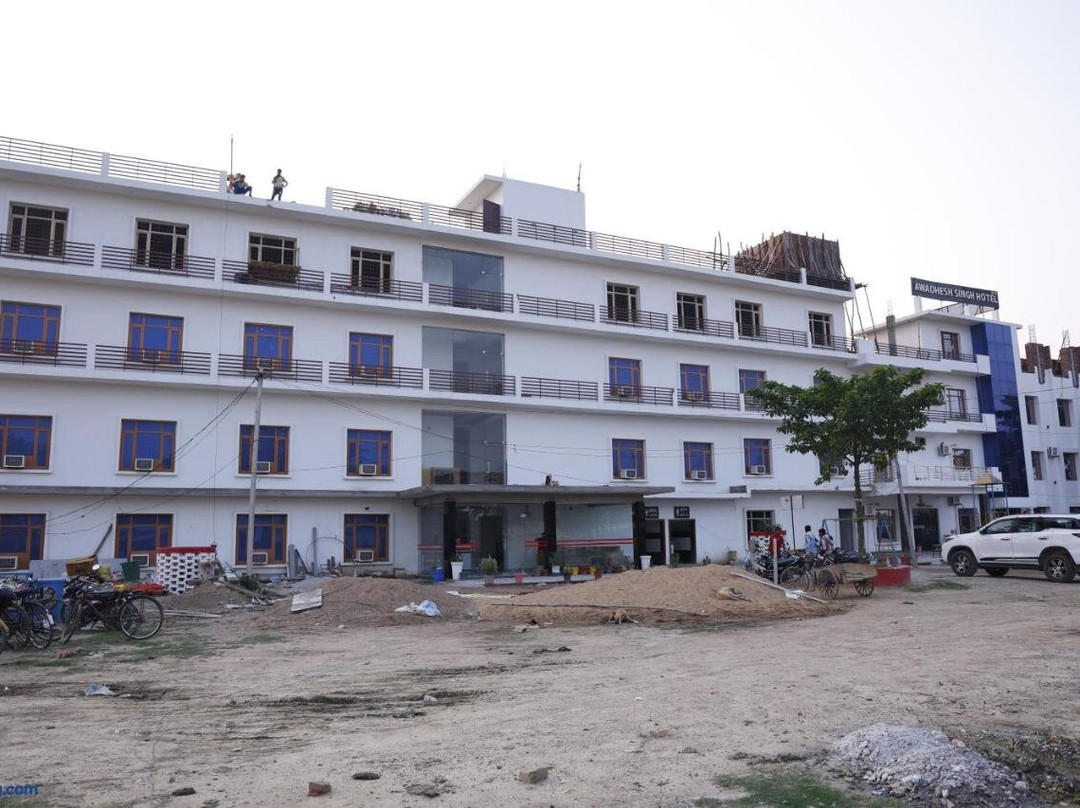 New Awadhesh Singh Hotel