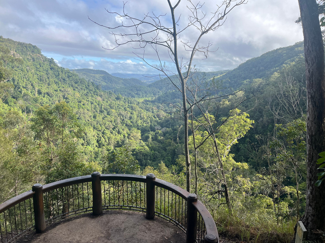蒙特维尔瀑布山林小屋主图