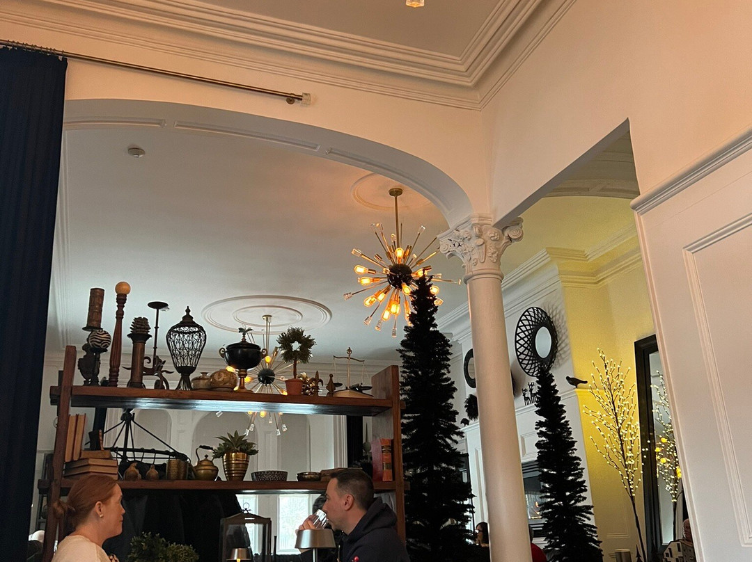 Hotel Carlyle & Restaurant主图