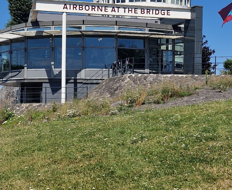 Airborne at the bridge-阿纳姆必去景点