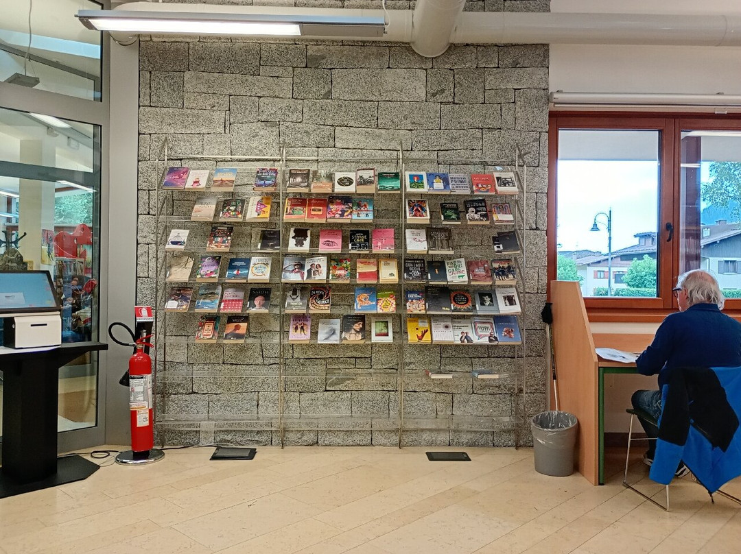 Biblioteca Comunale di Pinzolo-平佐洛必去景点