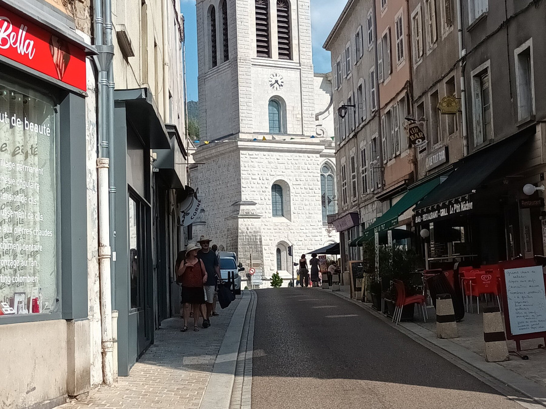 Cathédrale Saint-Pierre-圣克洛德必去景点