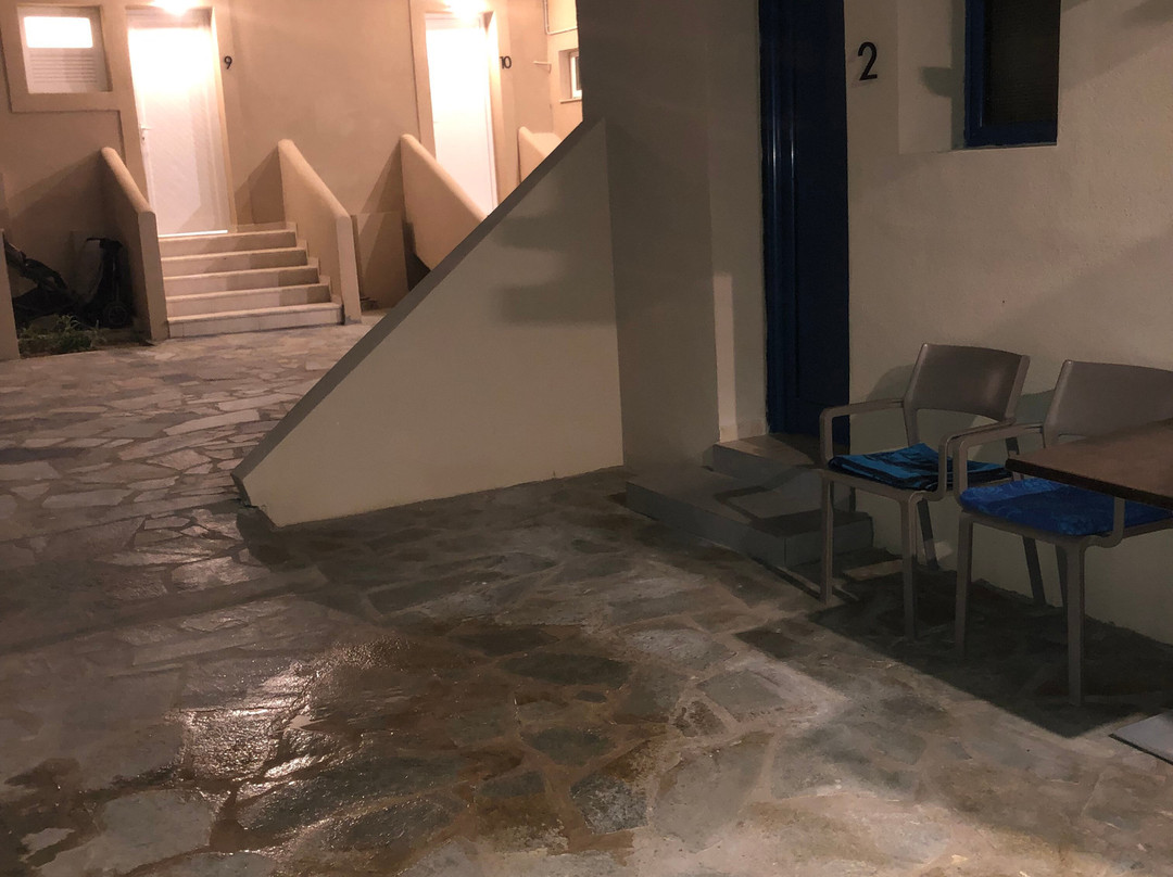 库鲁里斯海滩酒店主图
