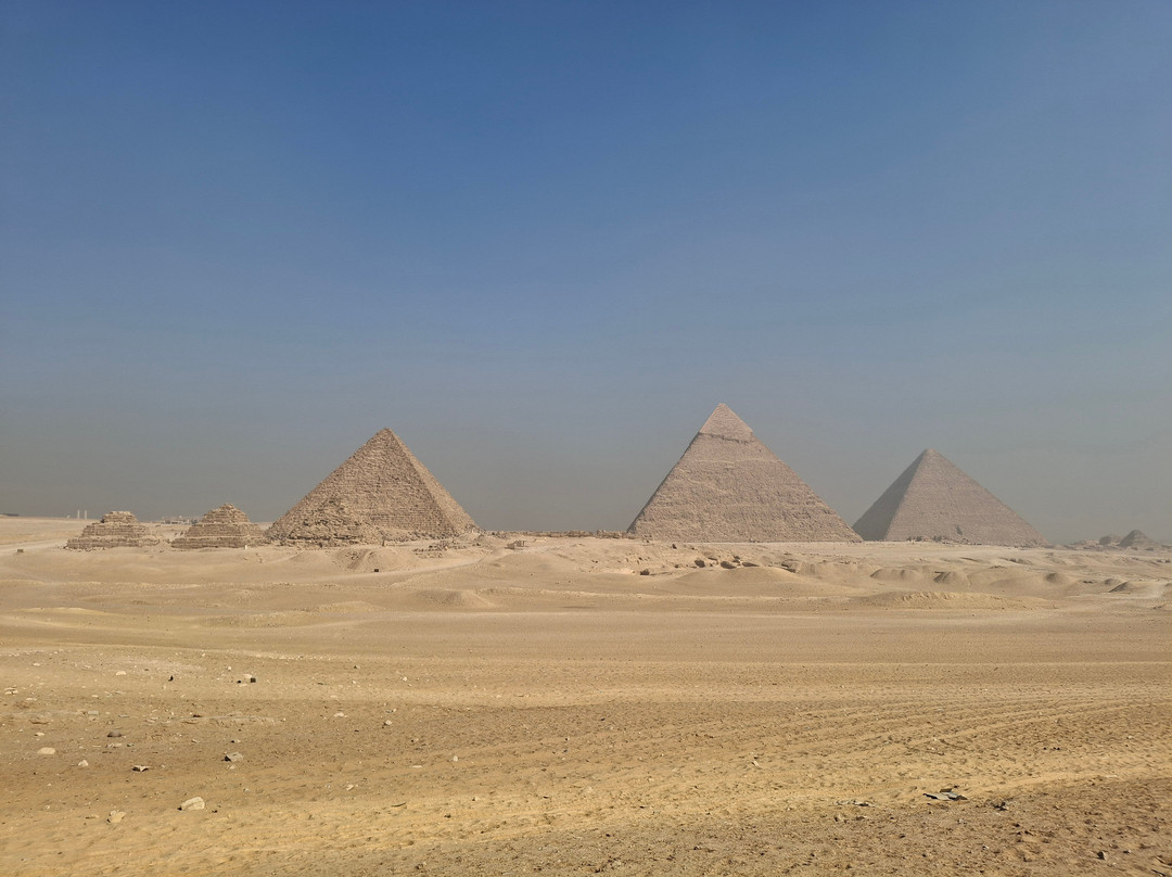 9 Pyramids Lounge