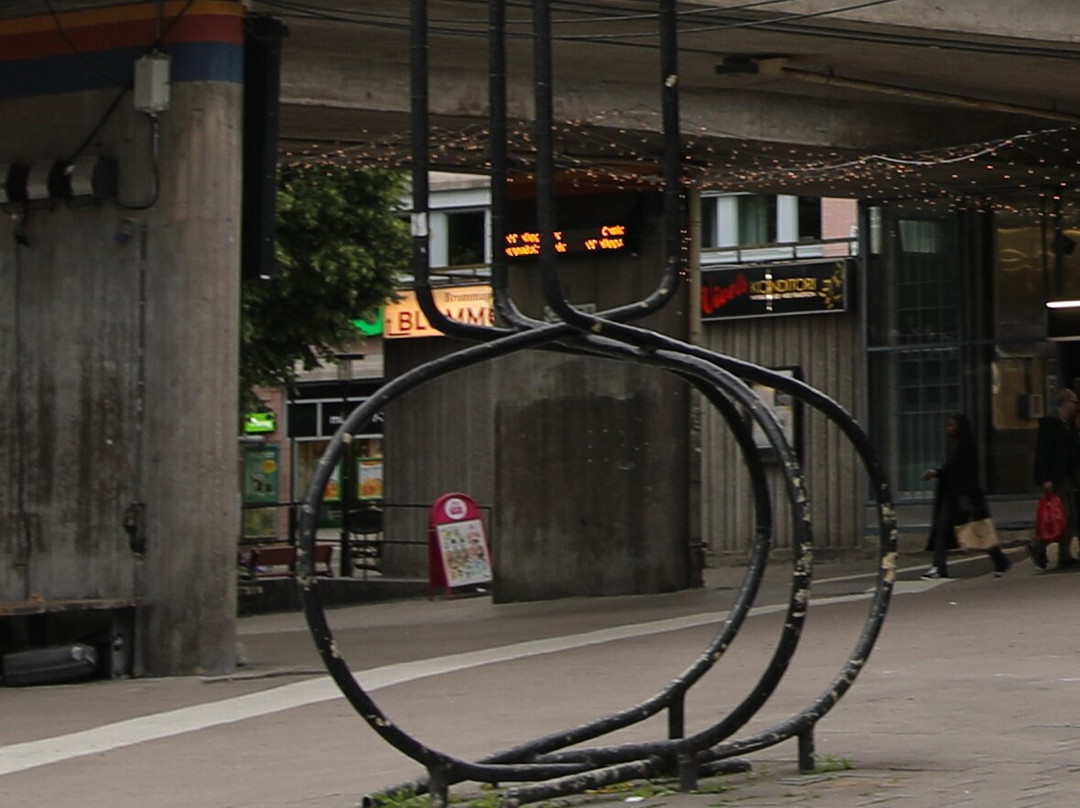 Fågel med ägg (ou Oiseau avec des œufs)
