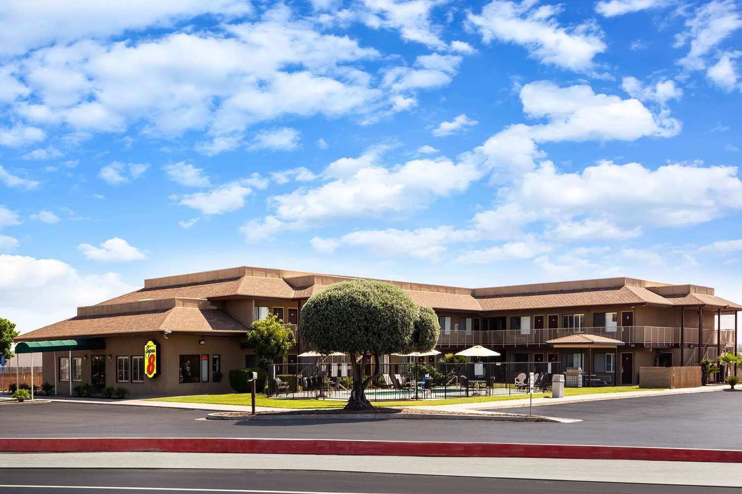 Super 8 by Wyndham Lindsay Olive Tree-官方