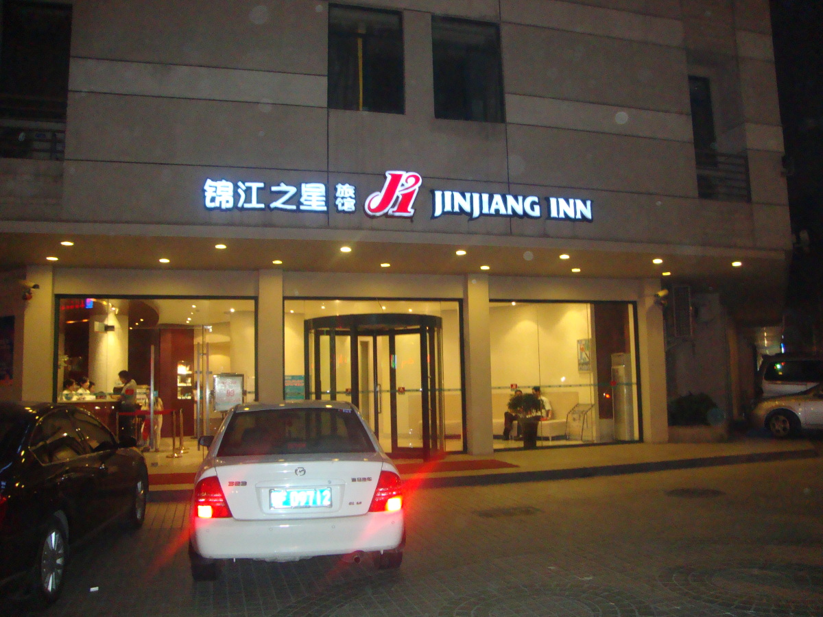 白玉兰酒店(武汉武商梦时代宝通寺地铁站店)-客卧
