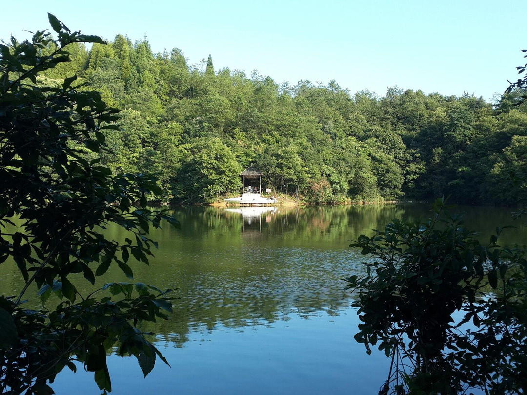 重庆市石柱县黄水镇月亮湖景点图片