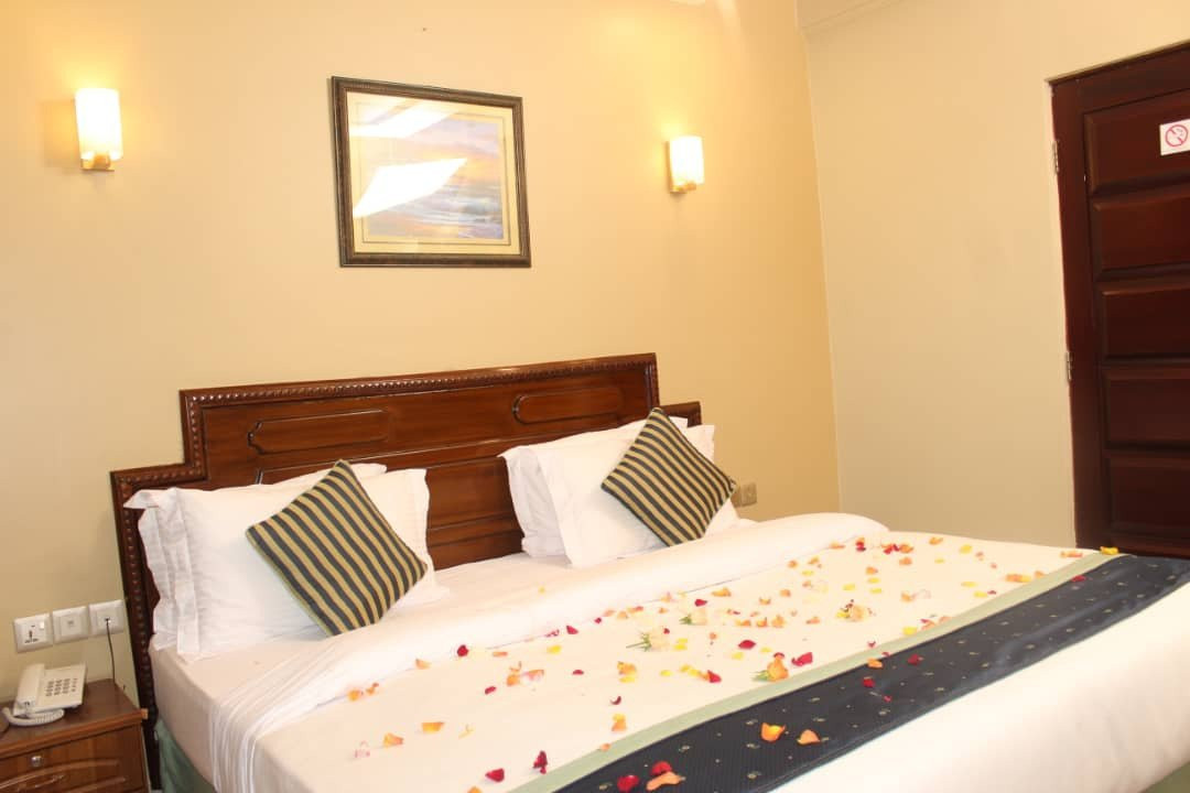 姆万扎酒店住宿-Midland Hotel