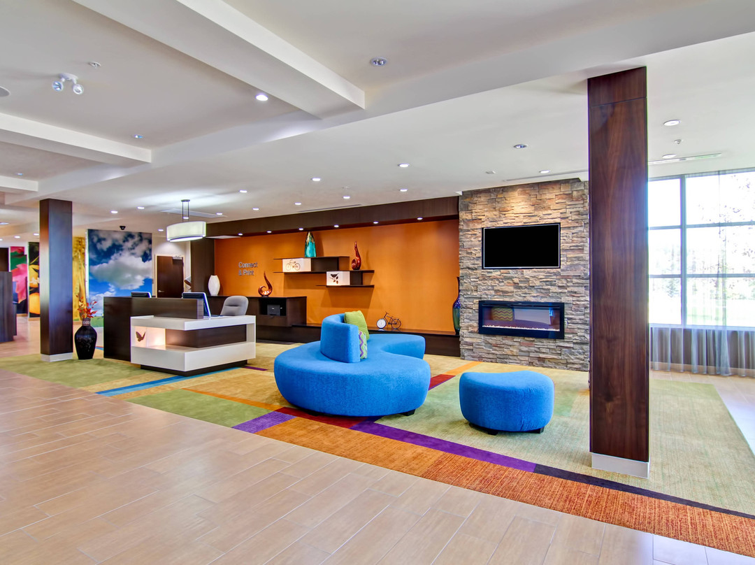 坎卢普斯万豪费尔菲尔德客栈及套房酒店主图