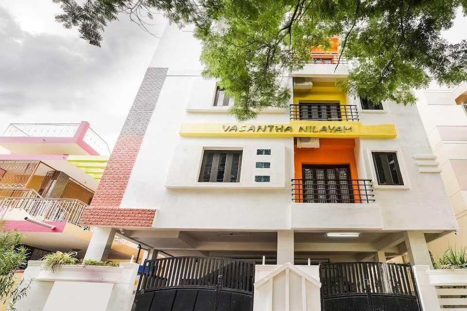 OYO 42984 Kartikeya Park View Residency