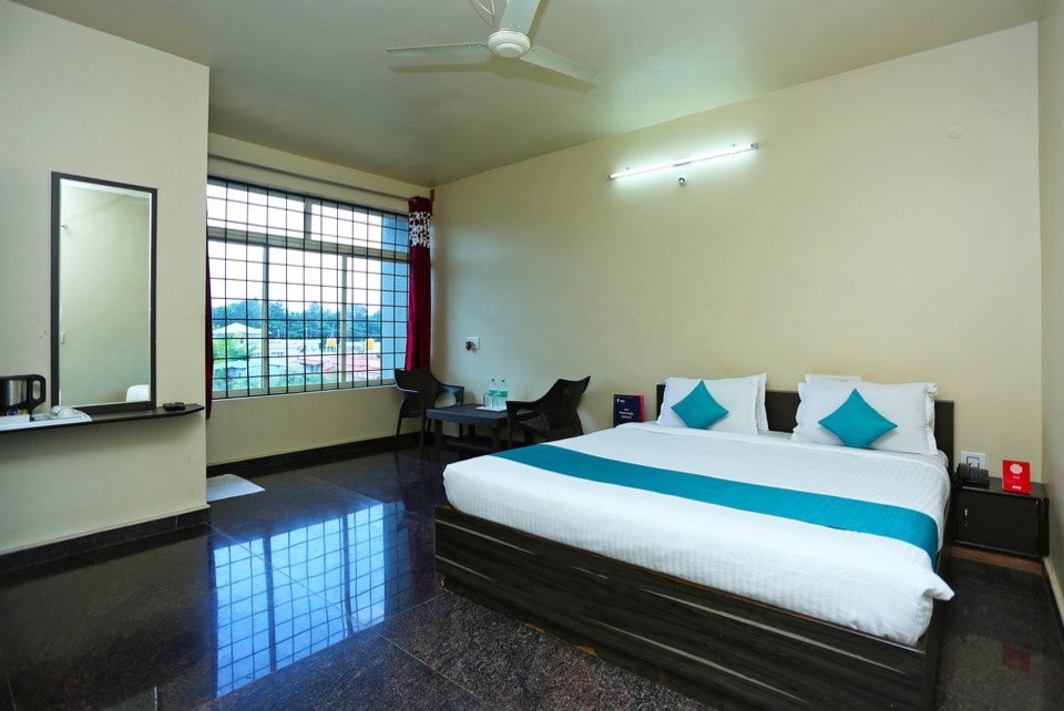 OYO 9262 Hoysala Comforts