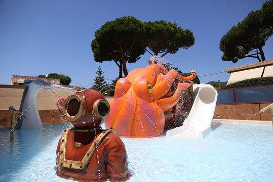 H·Top卡里拉宫酒店主图