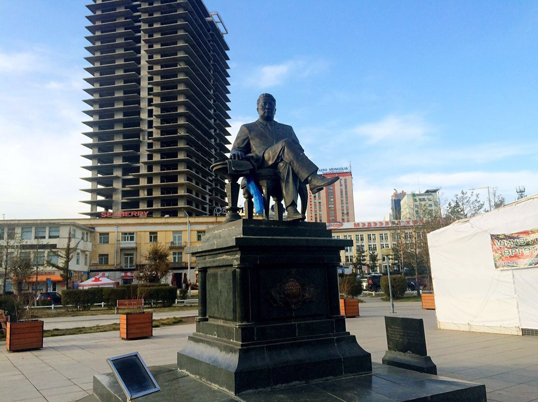 Yumjaagiin Tsedenbal Statue-乌兰巴托必去景点