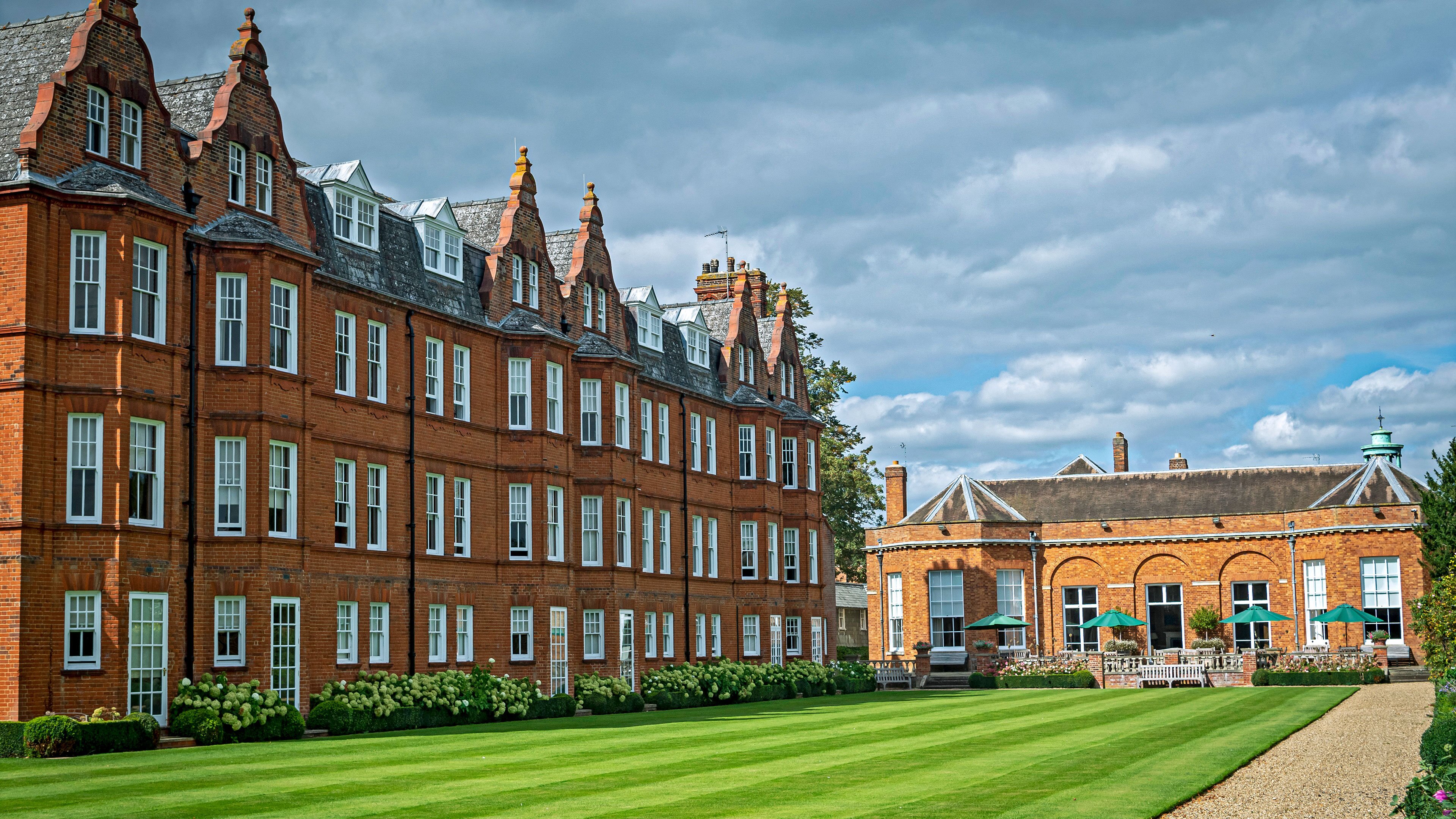 The Jockey Club Rooms-官方