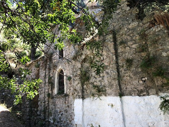 The Metamorphosis Church & ruins of the Venetian Castle-Karlovasi必去景点