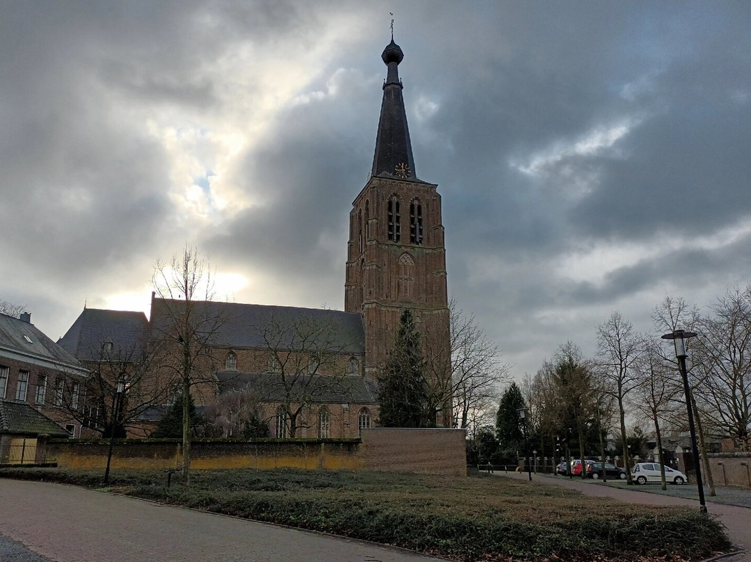 Sint-petrus-bandenkerk Leende景点图片
