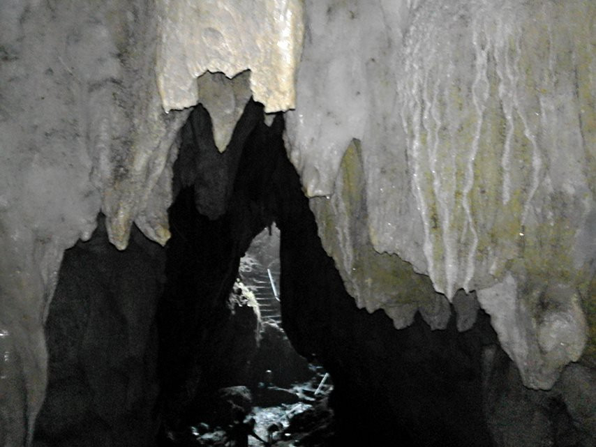 Maanghit Cave景点图片