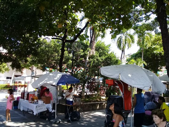Plaza de Armas-瓦拉塔港必去景点