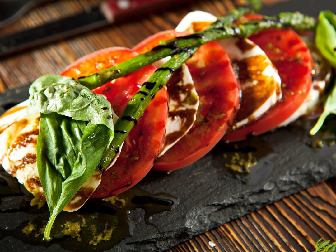 Cardone's Restaurant & Bar