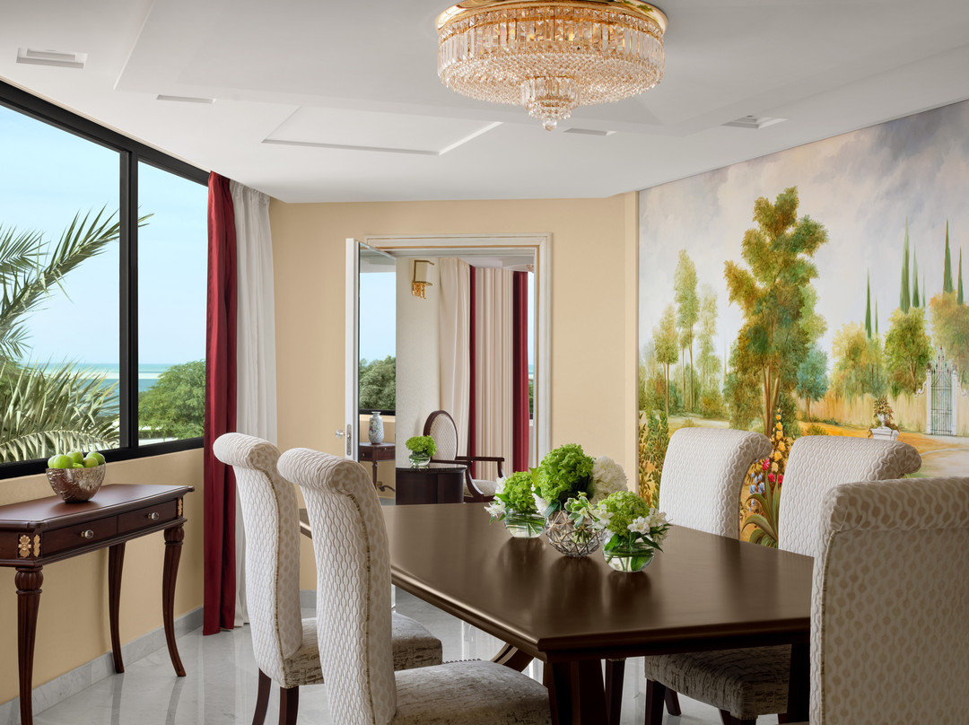 阿尔朱拜勒洲际酒店 主图