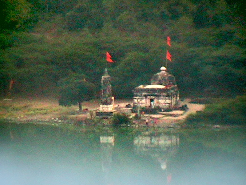 Lonar crater lake景点图片