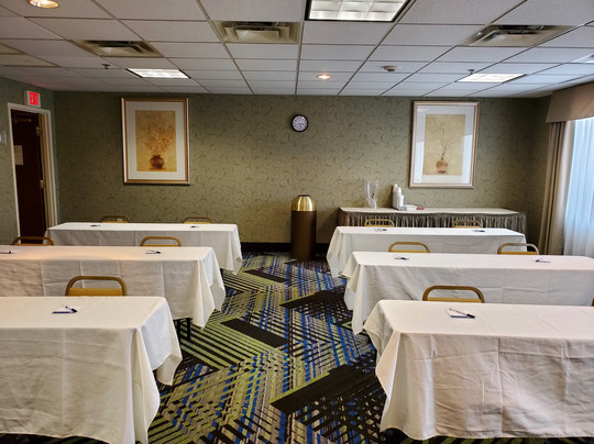 Holiday Inn Express & Suites Columbus Airport by IHG主图