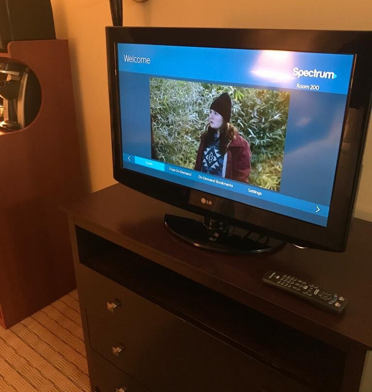 Holiday Inn Express & Suites Malone by IHG主图