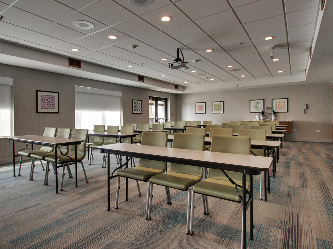 Holiday Inn Express & Suites Aurora - Naperville By IHG主图