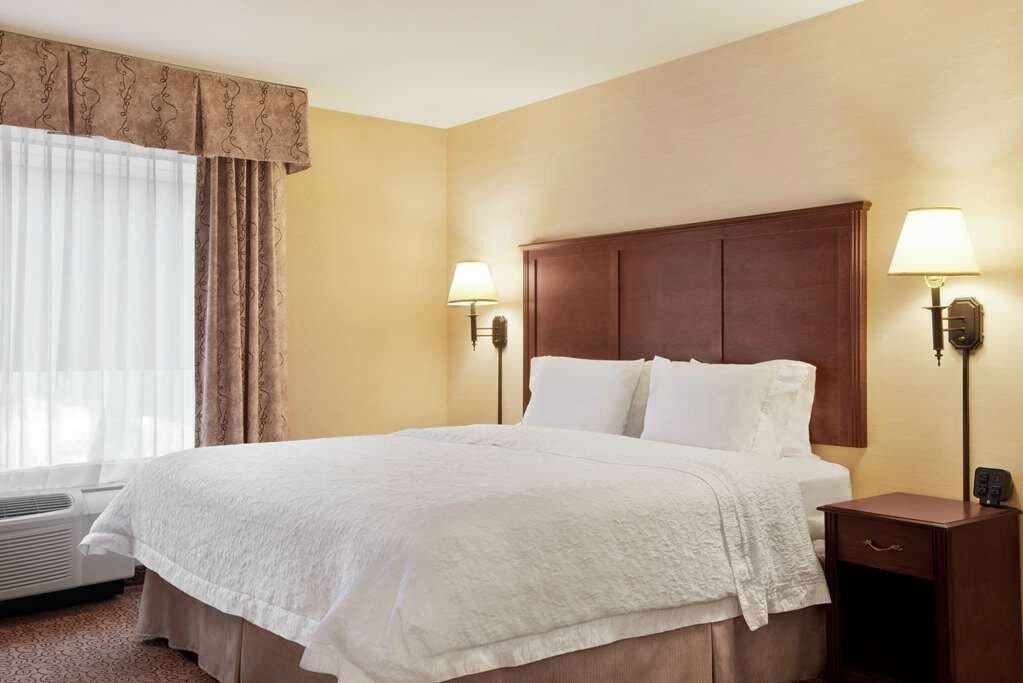 Hampton Inn & Suites By Hilton West Bend主图