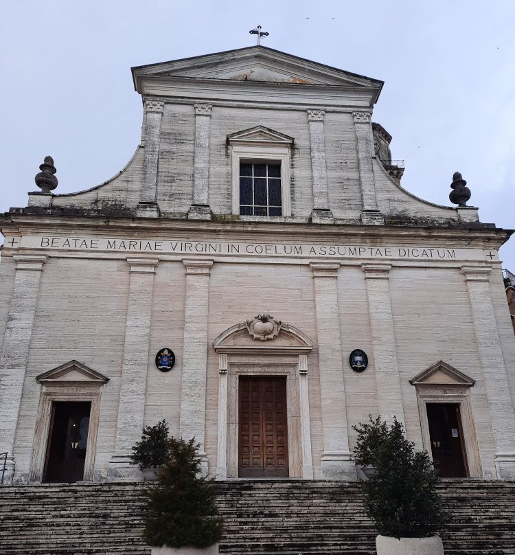 Cattedrale di Santa Maria Assunta-弗罗西诺内必去景点