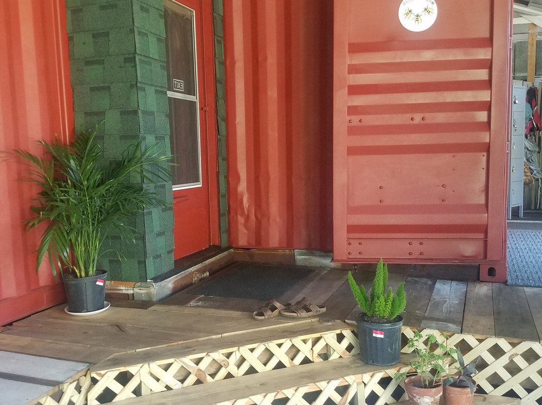 Brick Cslt Llc Home To Beebop Farm™景点图片
