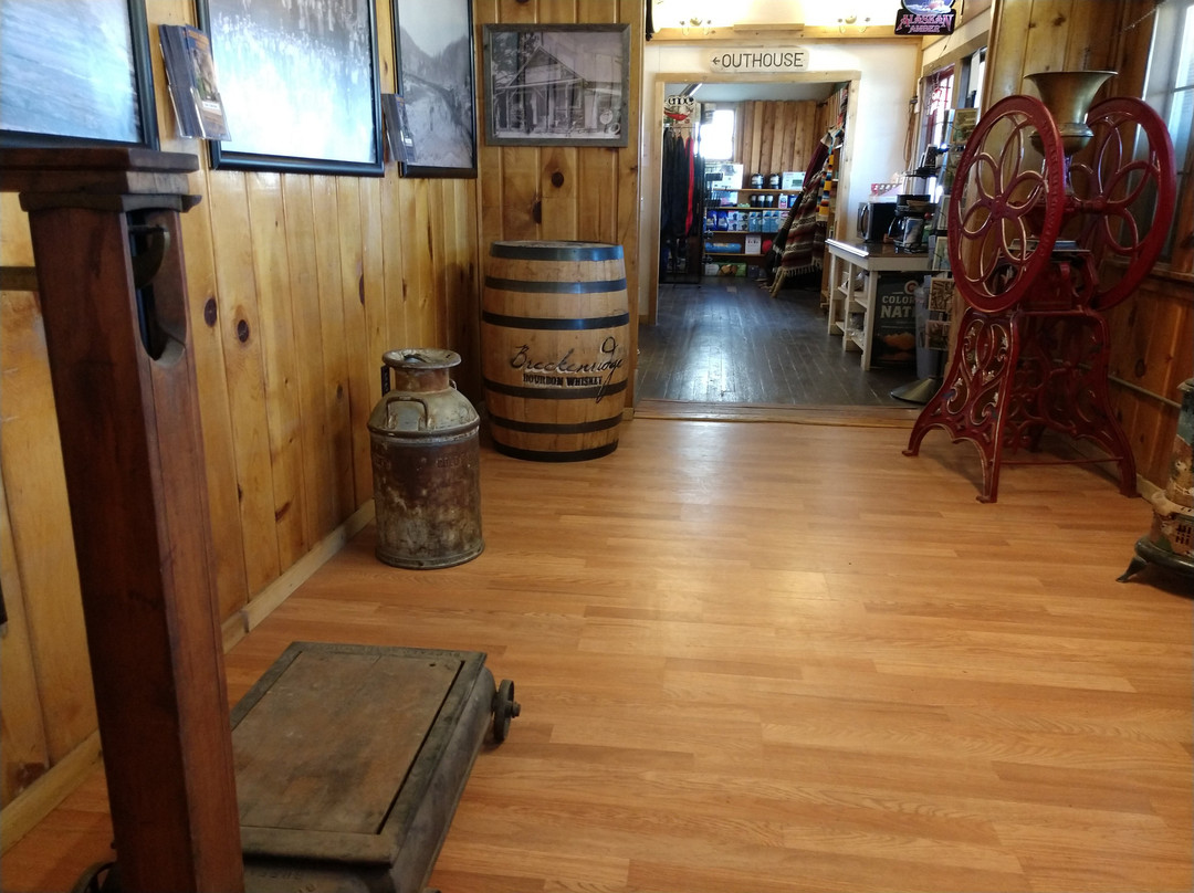 Granite Canyon General Store-Lake George必去景点