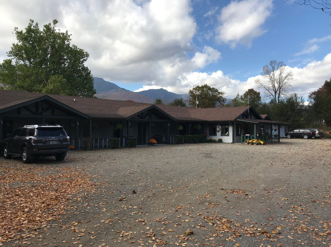The Lodge At Mount Mitchell主图
