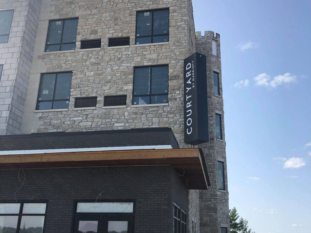 Courtyard by Marriott Jefferson City主图