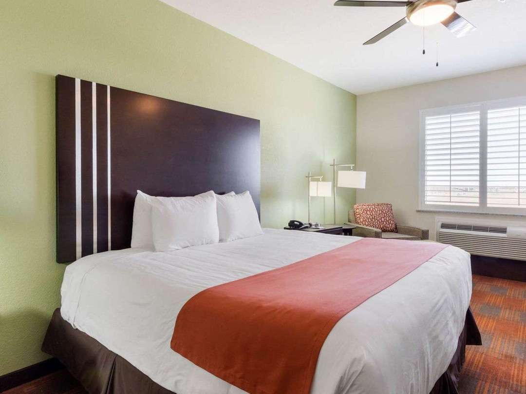 Garner Hotel Victoria - East by IHG主图