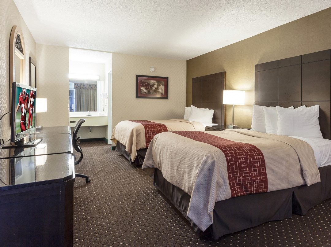 迪卡贝斯特韦斯特旅馆&套房酒店主图