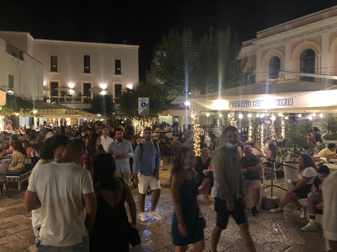 Piazza Giuseppe Garibaldi-莫诺波利必去景点
