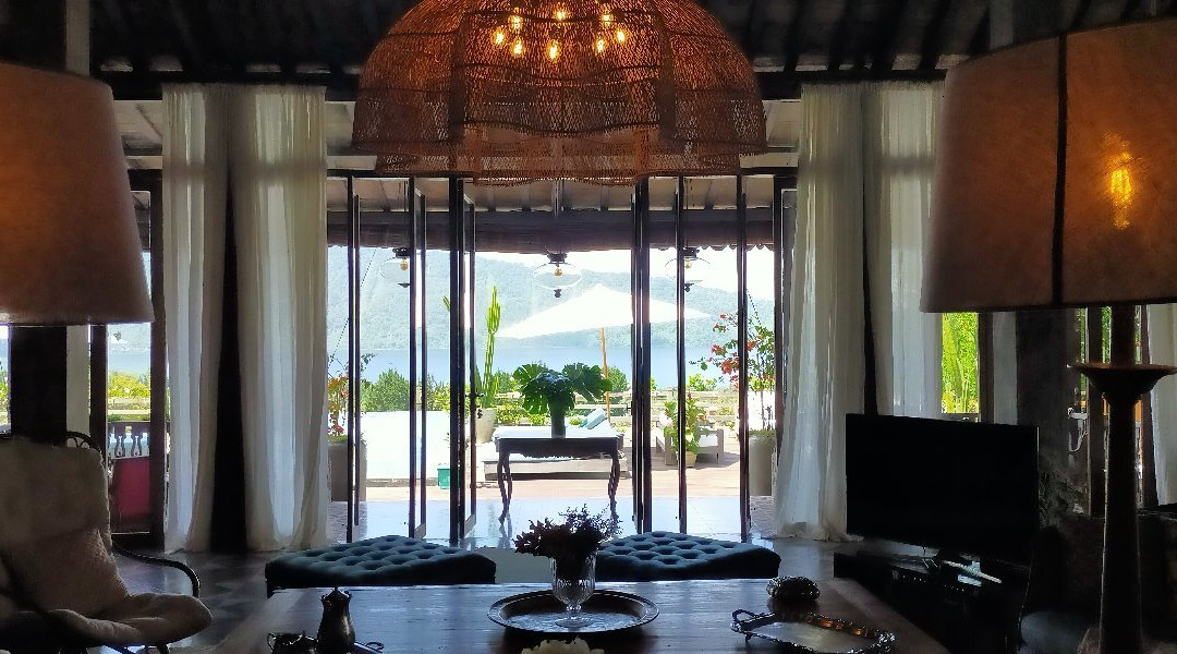 Little Lake Villa主图