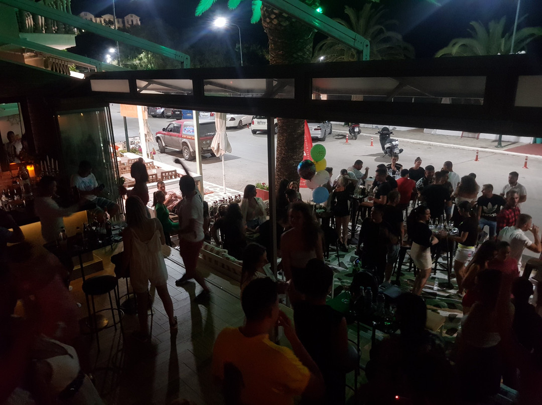 Istos Coffee & Bar-Limenaria必去景点