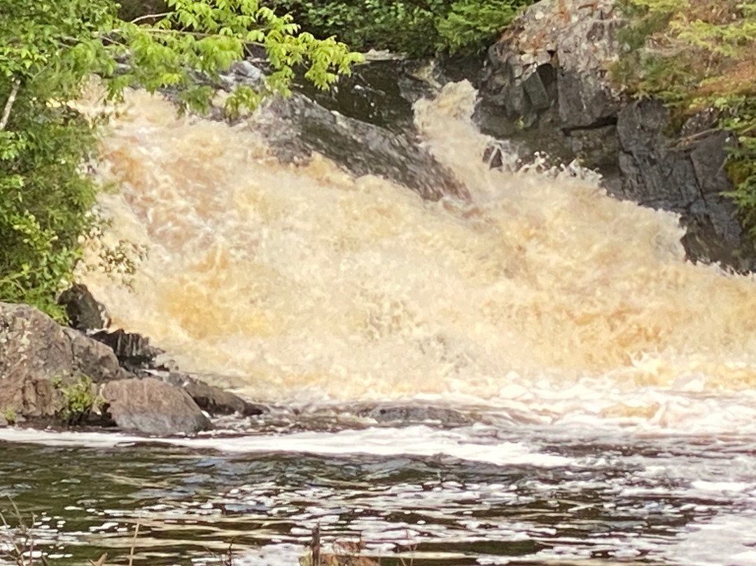 12 Foot Falls County Park-Dunbar必去景点