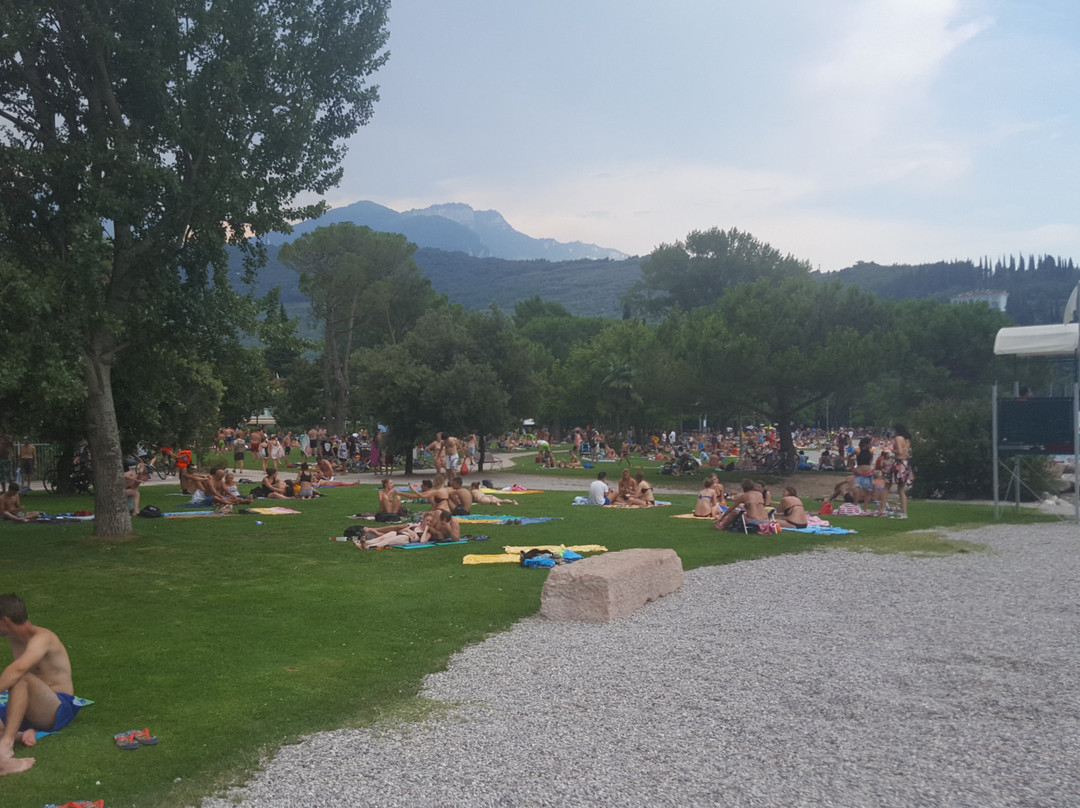 Spiaggia dei Pini-里瓦德尔加尔达必去景点