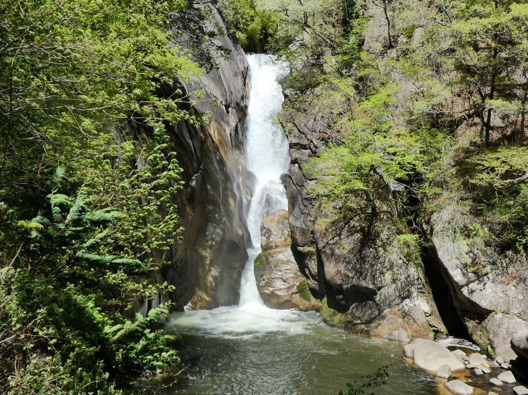 Senga Waterfall景点图片
