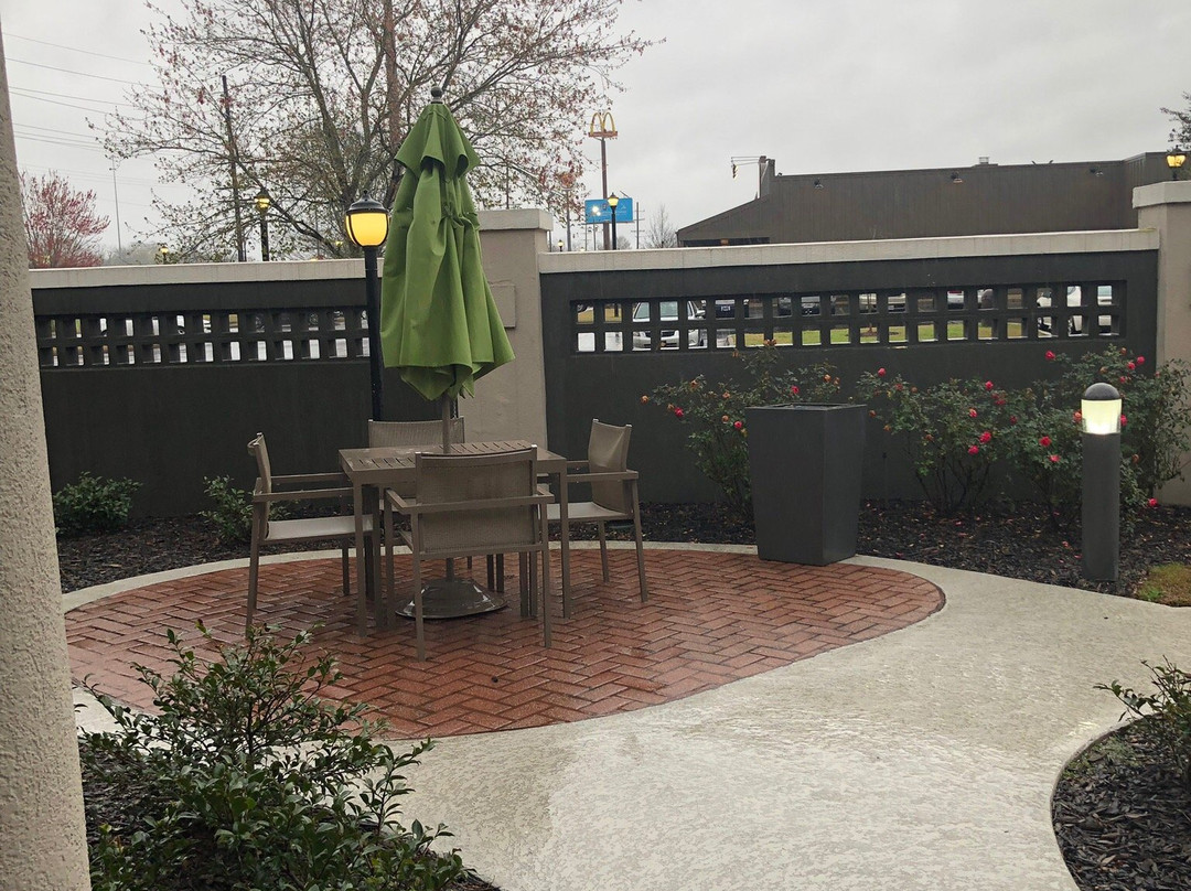 La Quinta Inn & Suites by Wyndham Alexandria Airport主图