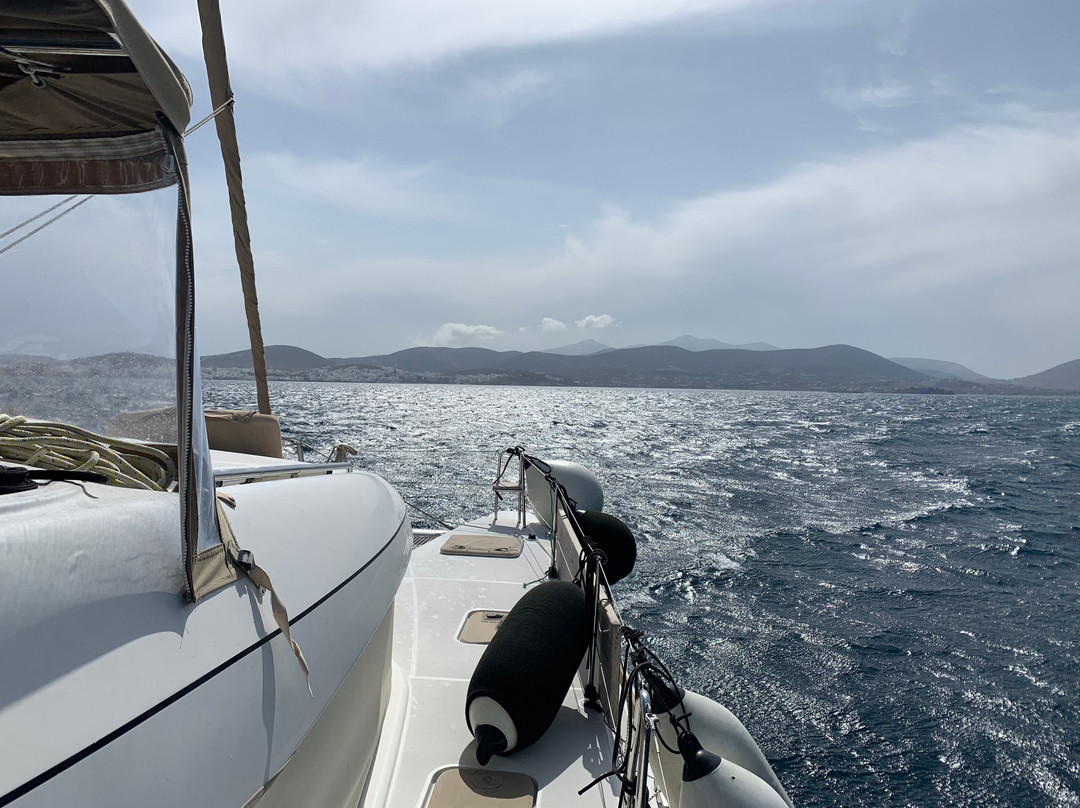 Catamaran Emelia-帕罗奇亚必去景点